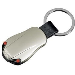 Брелок "Машина" с подсветкой красного цвета; 3,5x7x0,4 см; металл, пластик; лазерная гравировка